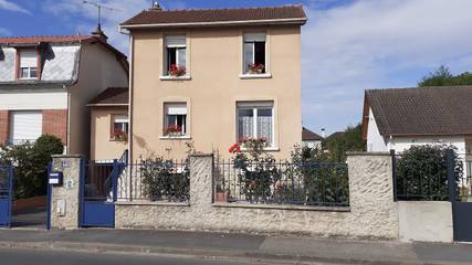 Chambre d’hôte pour 3 personnes, avec jardin et piscine dans Marne