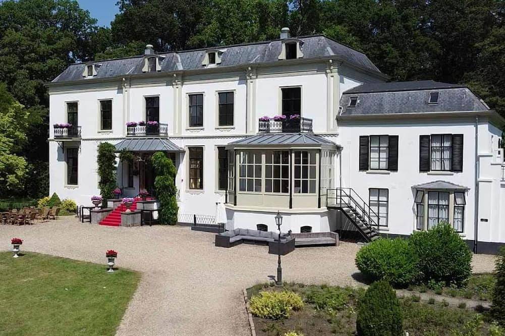 Peaceful Stay with Woodland Views, Perfect for Couples & Nature Walks in Eerbeek, Veluwe