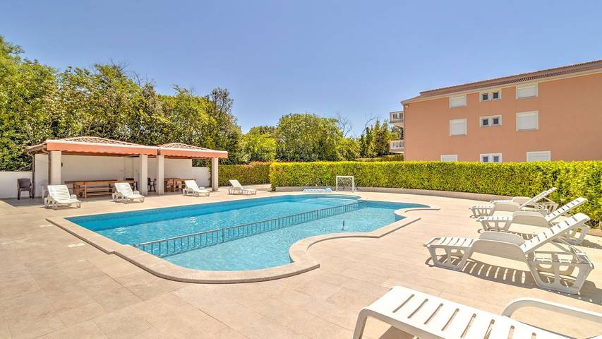 Camping für 6 Personen, mit Garten und Pool, mit Haustier in Medulin - 4