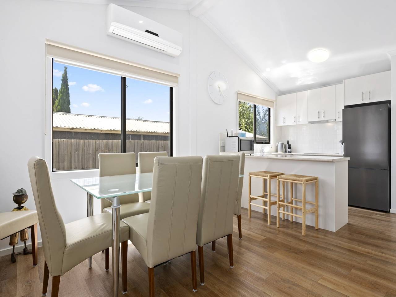 Ganze Wohnung, Geräumige 2-Zimmer-Wohnung mit privatem Parkplatz in Portarlington, Bellarine