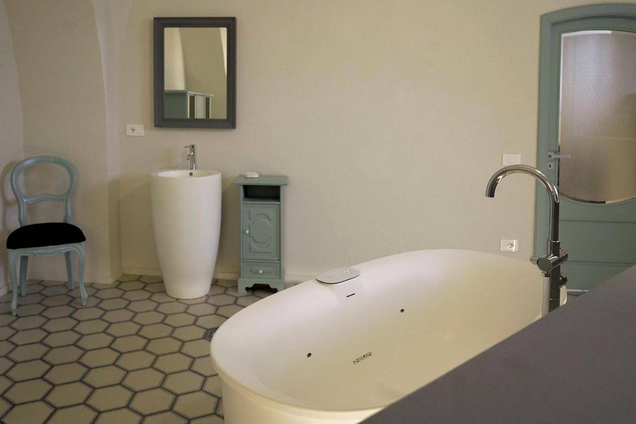 Viaggio Homes Appartamenti da 60 m2 con Jacuzzi Hammam Cucina Patio con Aperitivo di Benvenuto in Pontecagnano Faiano, Costa tirrenica Campania
