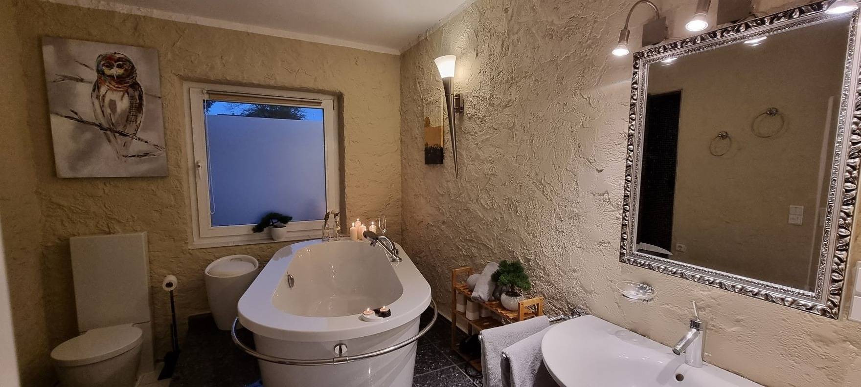 Ganze Ferienwohnung, Käuzchenquartier Design Ferienwohnung mit traumhaftem Fernblick in Rehme, Bad Oeynhausen