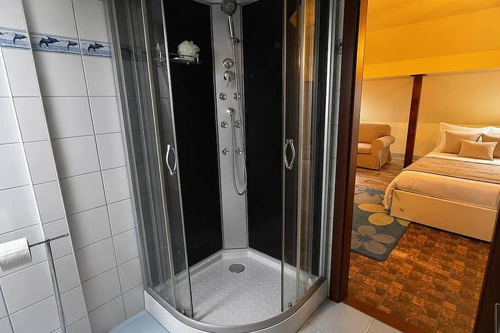Ganze Wohnung, Romantic Suburban Living, with traditional wooden Hot Tub with extra cost in Komitat Pest