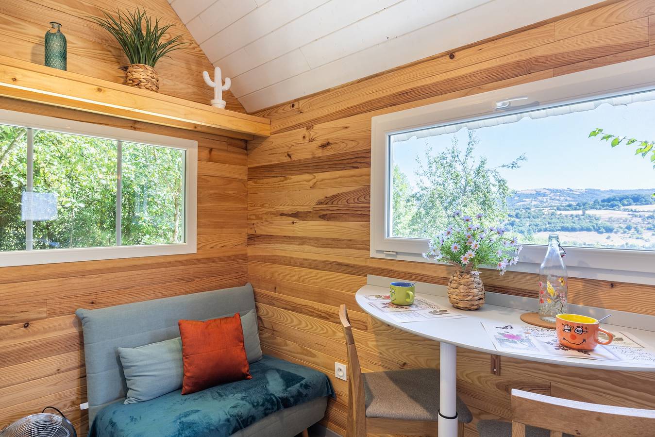 Apartamento vacacional entero, Tiny House en plena naturaleza in Bessuéjouls, Aveyron (desambiguación)