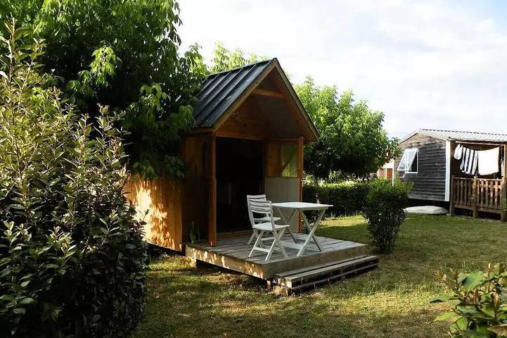 Gîte pour 2 personnes, avec terrasse et piscine, animaux acceptés