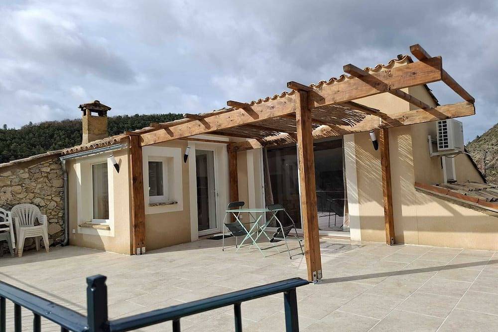 Ganze Wohnung, Charming two-room barronies large terrace in Montbrun-les-Bains, Nyons und Umgebung