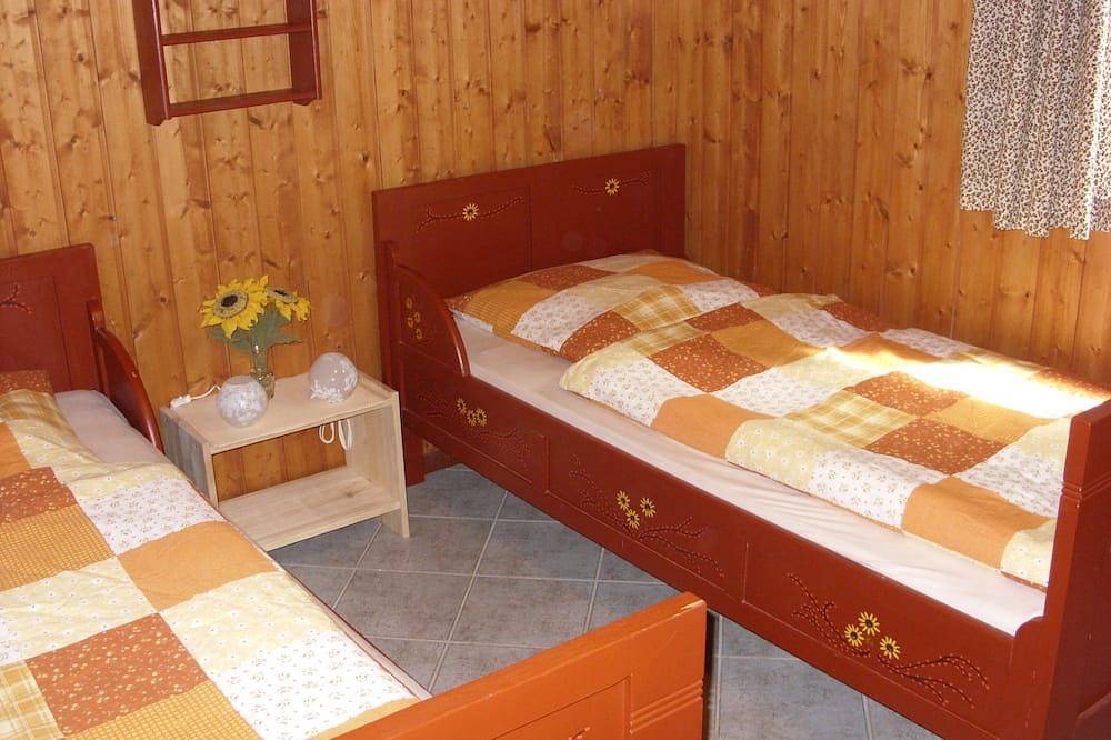 Holzhaus im Grünen - fernab vom Alltagstrubel liegt unser Ferienhaus-Am-Wäldchen in Weiskirchen, Saar-Nahe-Bergland