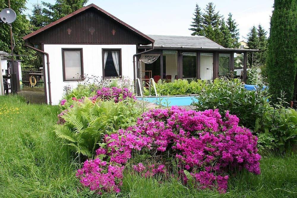 Alleinstehendes Ferienhaus mit exklusiver Poolnutzung nah bei Dresden in Müglitztal, Osterzgebirge