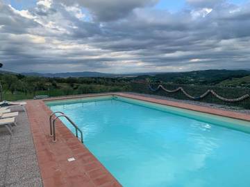 Gîte pour 4 personnes, avec jardin ainsi que vue et piscine à Capannori
