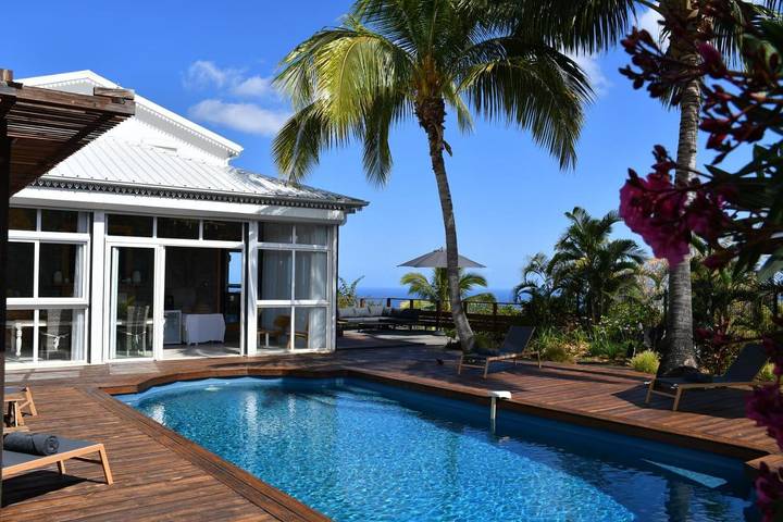 Chambre d’hôte pour 3 personnes, avec piscine et jardin dans Bois de Nèfles