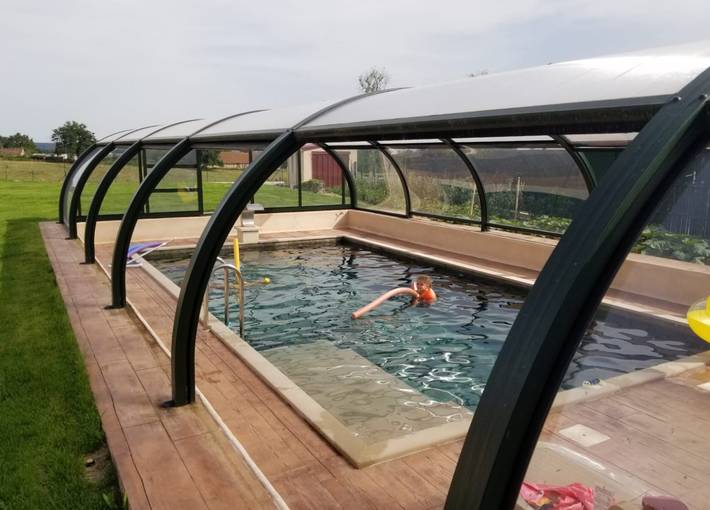 Gîte pour 9 personnes, avec Terrasse ainsi que Jardin et Piscine