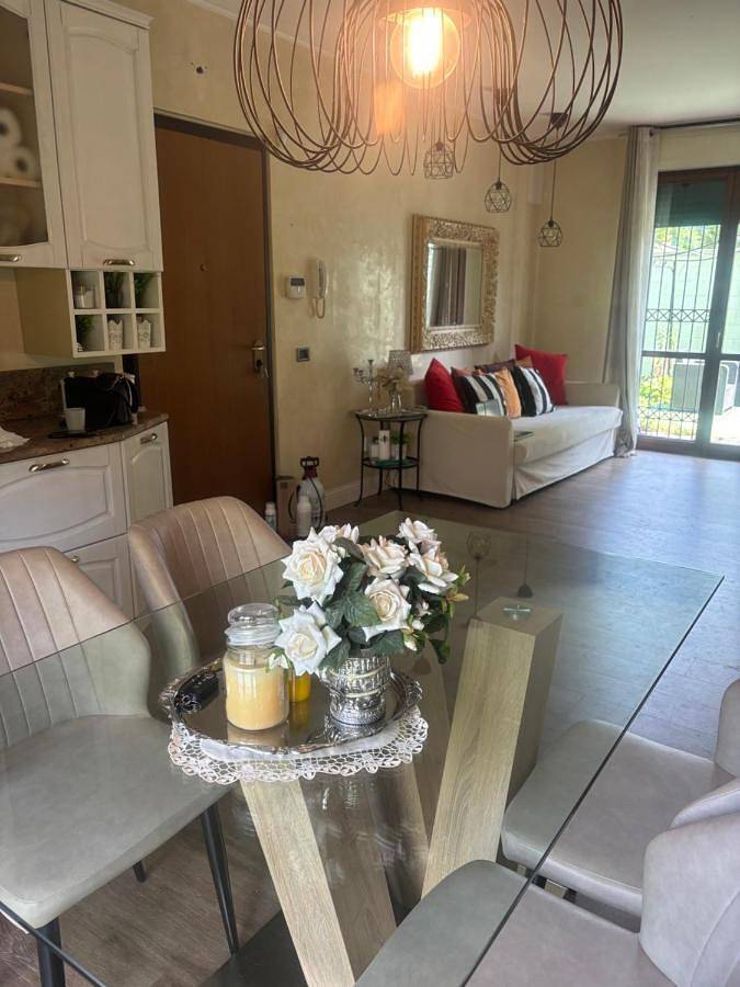 Appartamento per 4 persone, con Balcone e Terrazza nonché Giardino e Panorama a Seregno