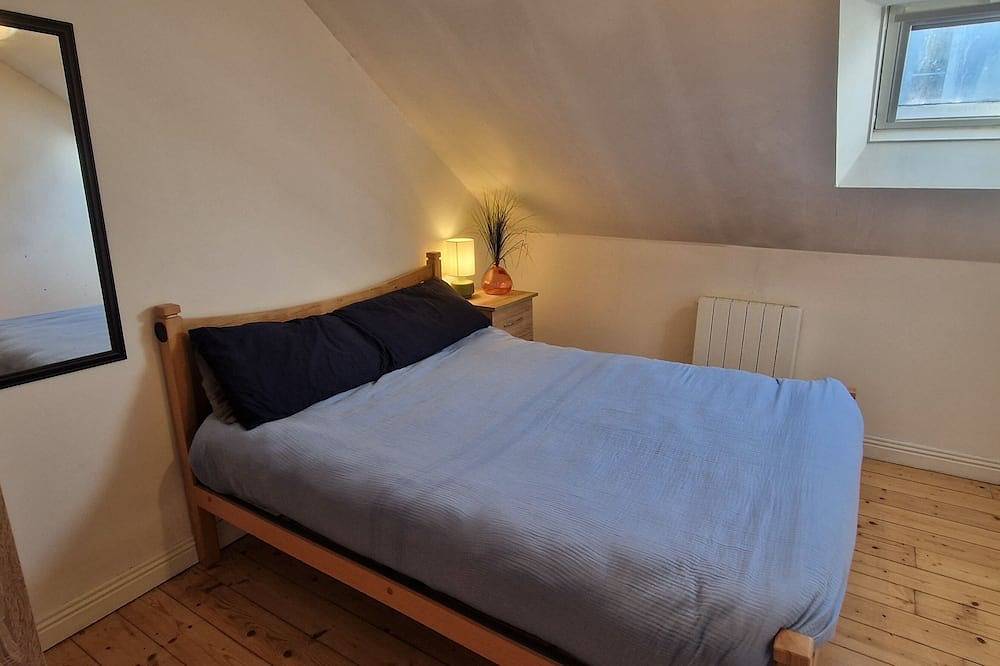 Entire apartment, Spacious Riverside 2Bd, Mid City - Above Bar&Venue in Cork, County Cork