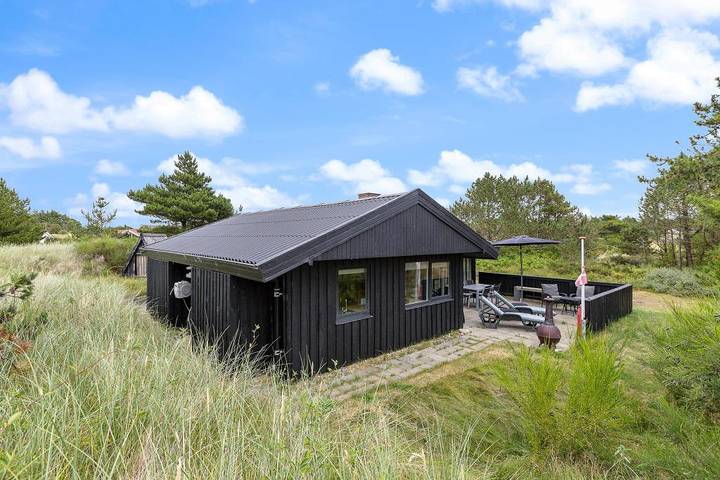 Schönes Ferienhaus mit Kamin – 3 sind Hunde erlaubt in Bjerregård, Holmsland Klit