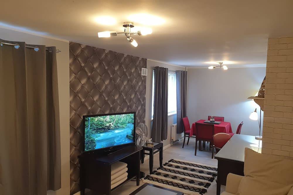 Entire apartment, Spacious, Stylish Two-Bedroom Maisonette, Modern Amenities, Elegant Interiors in Aylesbury, Buckinghamshire