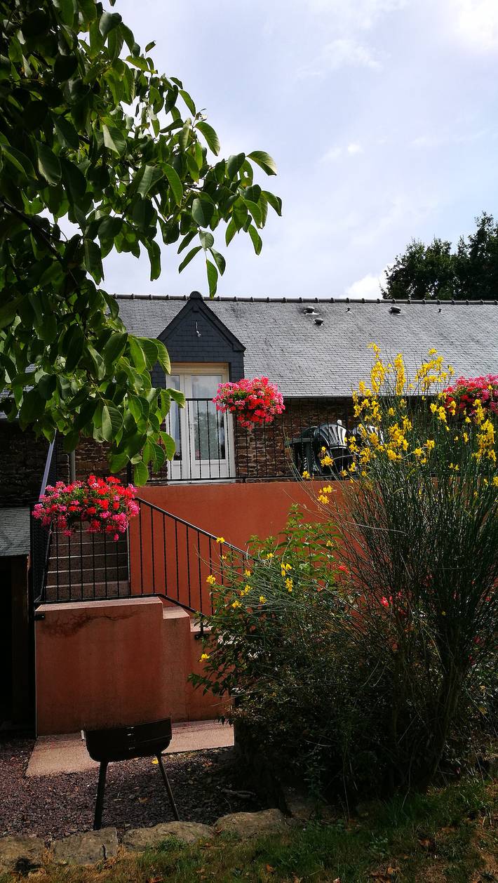 Gîte pour 4 personnes, avec jardin à Concoret