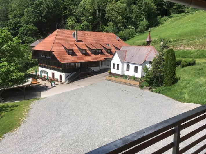 Ganze Ferienwohnung, Ferienhaus Wendelinus mit Pool & Sauna - Ferienwohnung Kapellenblick 85qm mit Whirlpool und Infrarotsauna, 2 Schlafzimmer für max. 4 Personen in Hausach, Kinzigtal