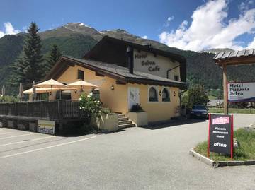 Hôtel pour 2 personnes, avec vue et jardin, animaux acceptés à Zernez