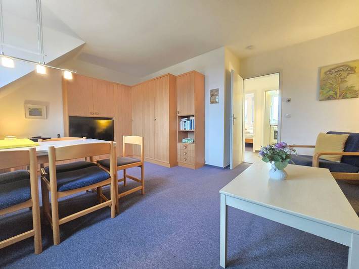 Ganze Wohnung, Ferienhaus am Dorfteich 16a Og – Ferienwohnung in Wenningstedt auf Sylt mit Dünenblick, Garten & Strandnähe für bis zu 5 Personen in Wenningstedt, Sylt