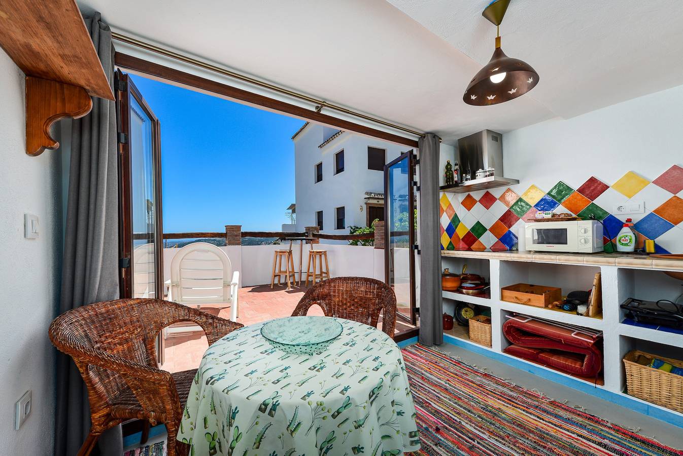 Studio entier, Studio 'La Casita De Casares' avec vue sur la mer, terrasse privée et balcon in Sierra (Casares), Casares