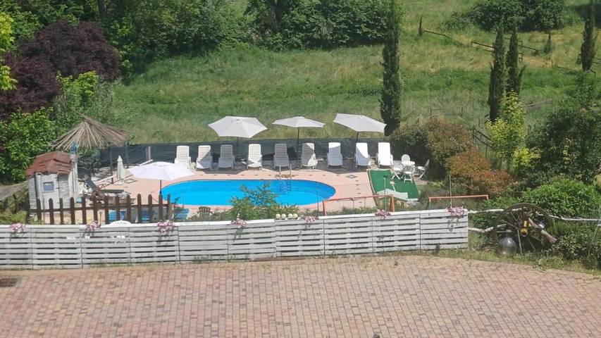 Appartamento vacanze per 2 persone, con panorama e piscina nonché giardino in Monferrato