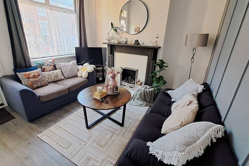 The Modern Entire House in Coventry City Centre in Coventry, Birmingham Area