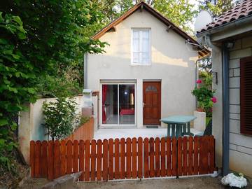 Gîte pour 4 personnes, avec jardin et terrasse à Montignac