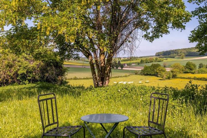 Gîte pour 8 personnes, avec vue et jardin à Béthonvilliers