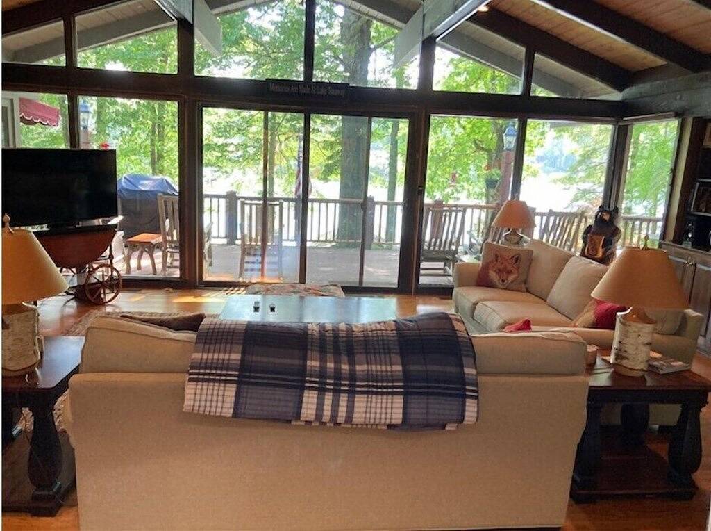 Ihr Urlaub in Blue Ridge erwartet Sie in diesem luxuriösen Haus am See. in Lake Toxaway