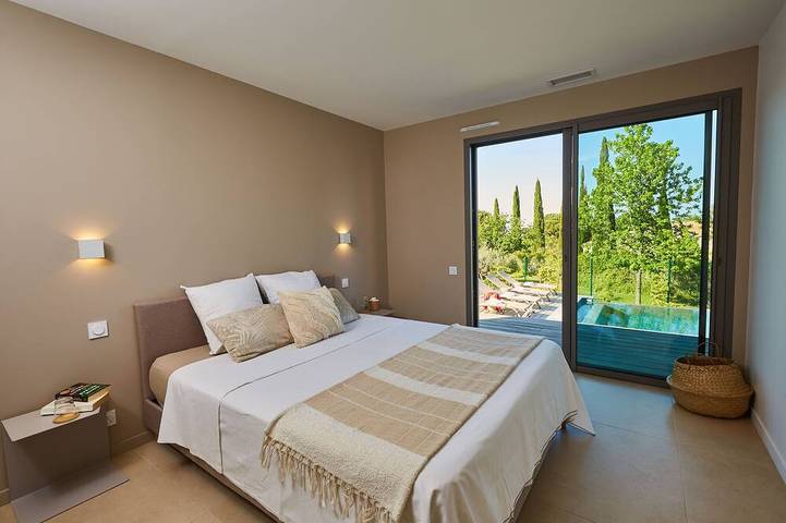 Villa Filao avec piscine à débordement à 10 mn des plages d’Argeles sur mer. in Sorède, Côte méditerranéenne (France)