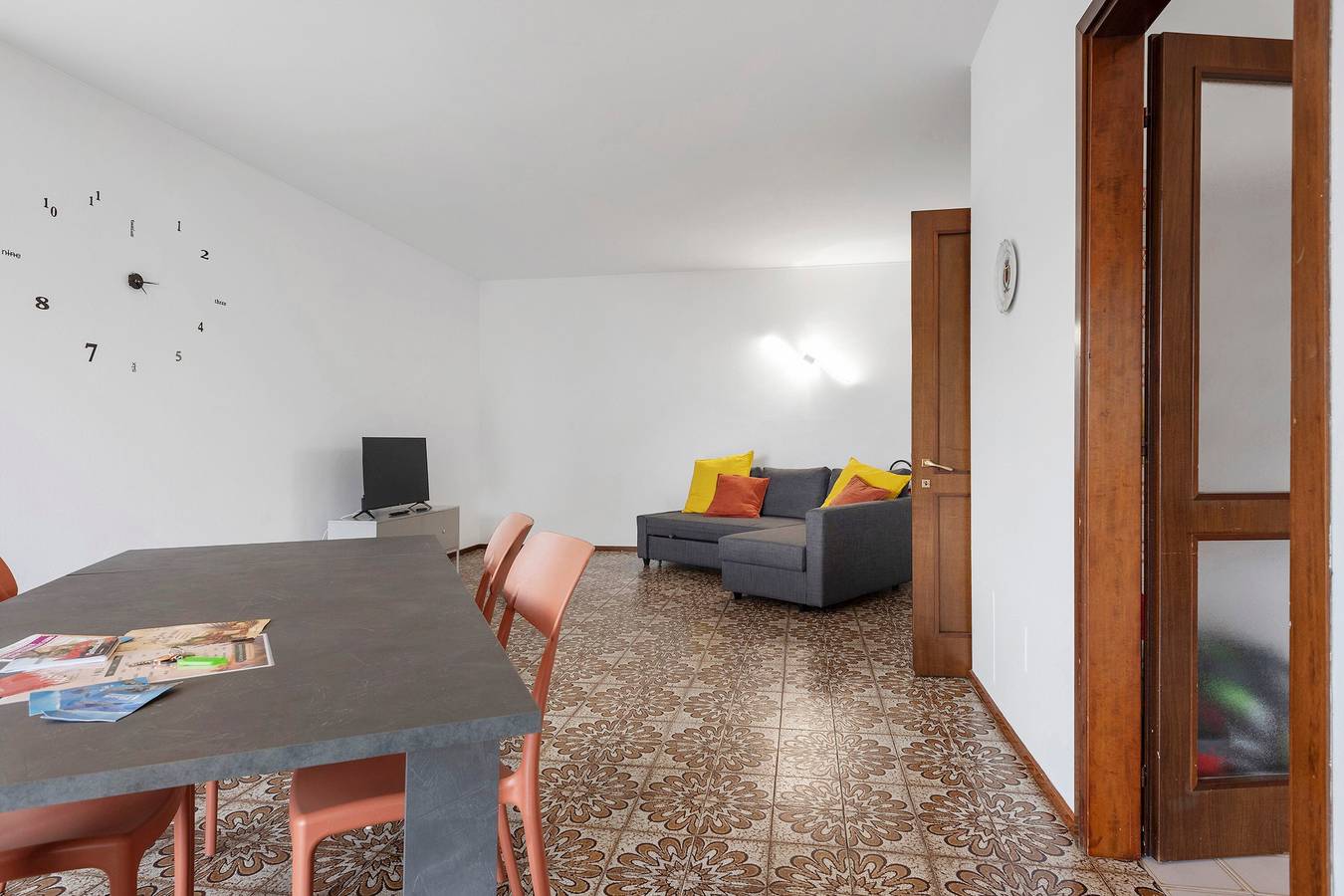 Ganze Wohnung, Apartment „L'Oca Del Lago Lakeview“ mit Seeblick, privater Terrasse und Wlan in Laveno, Laveno-Mombello