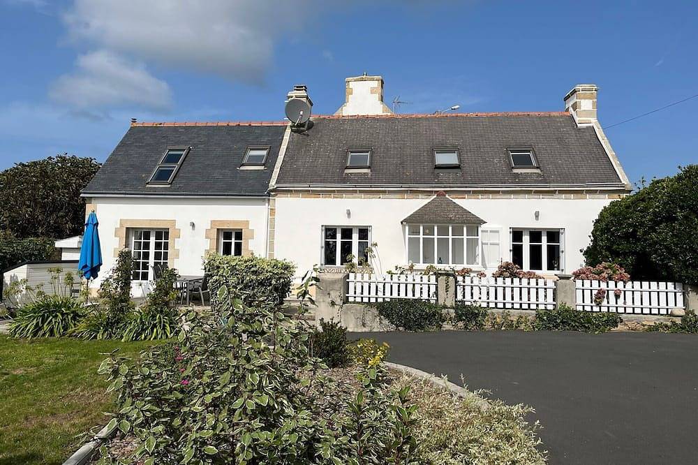 Fischerhaus / Penty in Plogoff mit Terrasse, Garten und Meerblick in Strandnähe in Pointe du Raz, Plogoff