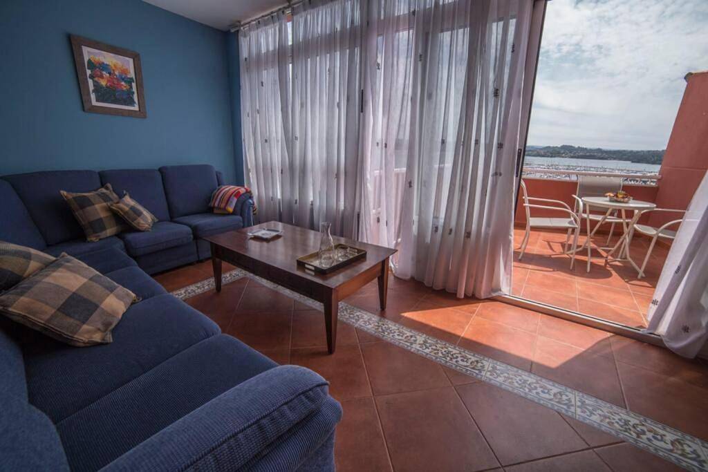 Casa Morazón Fontán Sada in Praia de Morazón, Sada