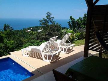 Gîte pour 2 personnes, avec terrasse ainsi que jardin et piscine dans Basse-Terre (homonymie)