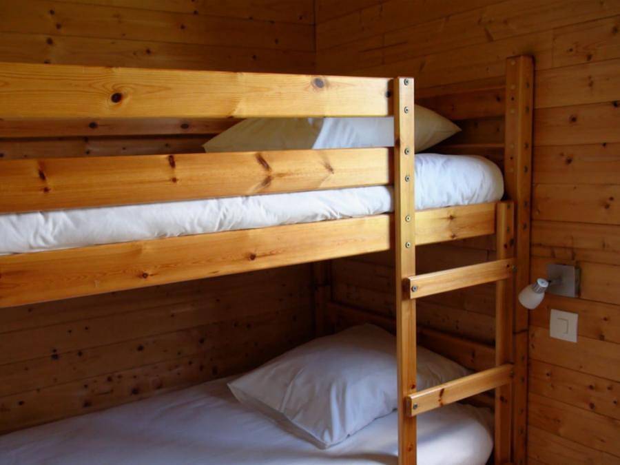 Camping Le Village loisirs de Goule - Chalet 4 personnes - Confort Pmr in Bessais-le-Fromental, Saint-Amand-Montrond