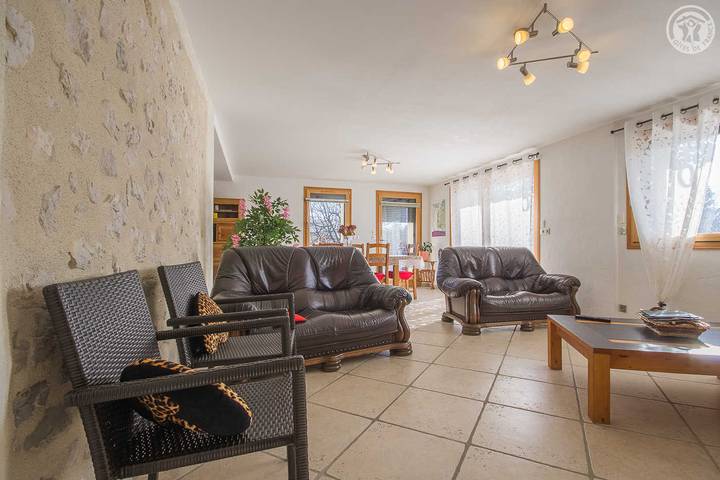 Gîte pour 6 personnes, avec jardin à Myans - 3