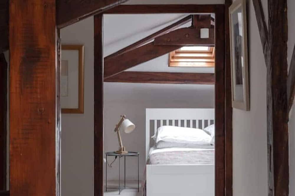 Stunning family house in the Lot with private saltwater pool and garden. in Mauroux, Lot