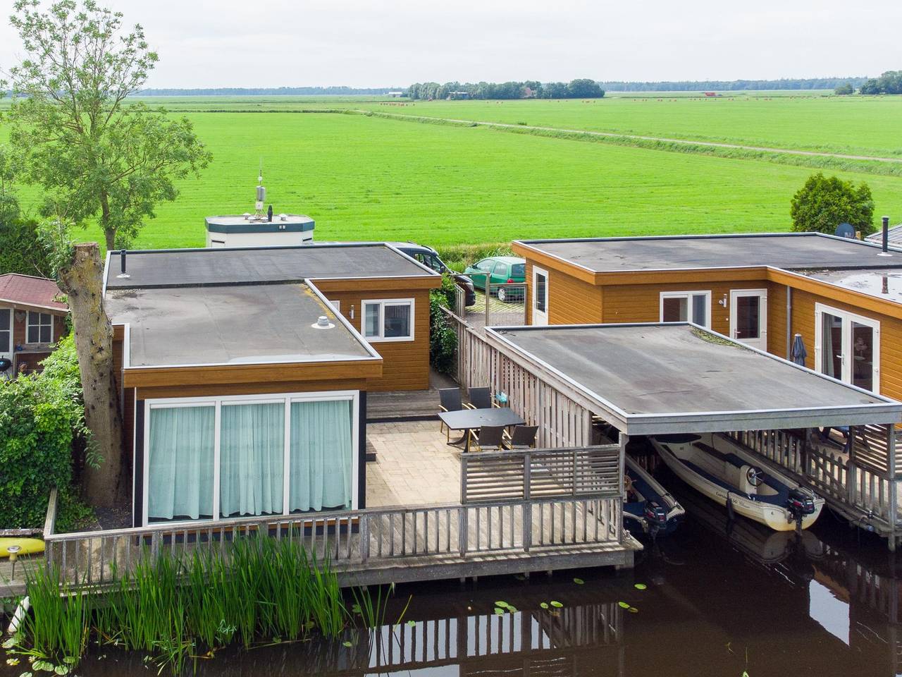 Chalet in Friesland am Wasser mit Schaluppe in Regio Zwolle