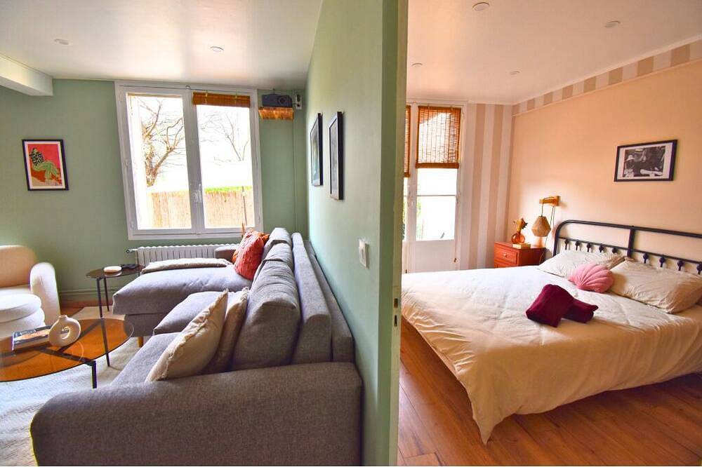 Entire apartment, Parisian charm: Sauna & Garden in Aubervilliers, Seine-Saint-Denis