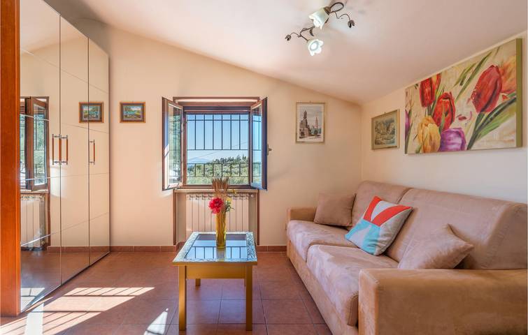 Location de vacances pour 6 personnes, avec piscine ainsi que terrasse et jardin, adapté aux familles à Arezzo - 3