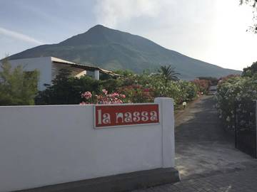 Maison d’hôte pour 3 personnes, avec jardin et vue dans Stromboli