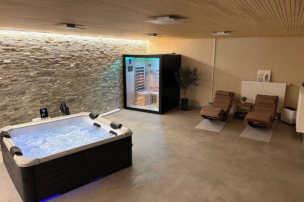 Ferienhaus mit Sauna, Whirlpool und Infrarotlichtsauna in Willingen Sauerland in Willingen, die Mittelgebirge