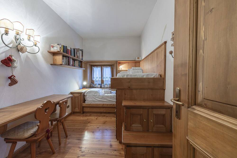 Entire apartment, Casa Varentin, right in the center of Cortina in Cortina d'Ampezzo, Dolomiti Superski