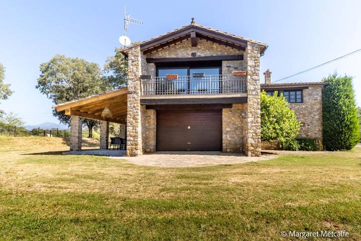 Casa de vacaciones para 10 personas, con piscina además de jardín y vistas, Se admiten mascotas en Garrotxa - 4