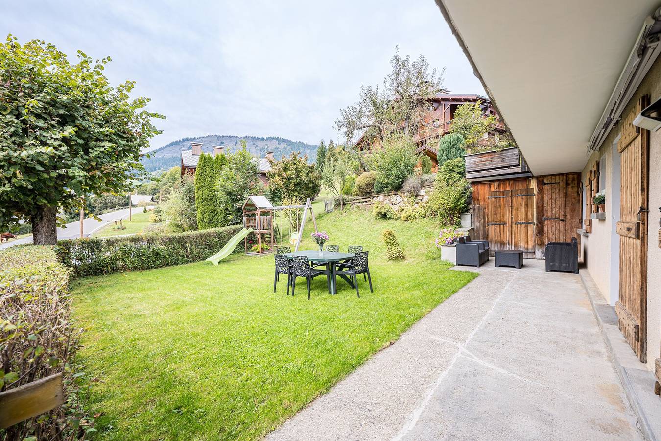 Apartamento entero, Apartamento 'Montcharvin' con vistas a la montaña, terraza privada y Wi-Fi in Praz-sur-Arly, Pays du Mont-Blanc