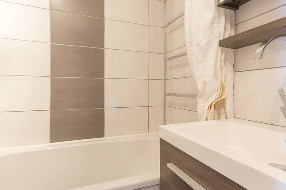 Ganze Wohnung, Renoviertes Studio in Pistennähe mit Balkon und Bergbereich in La Plagne, Bellentre