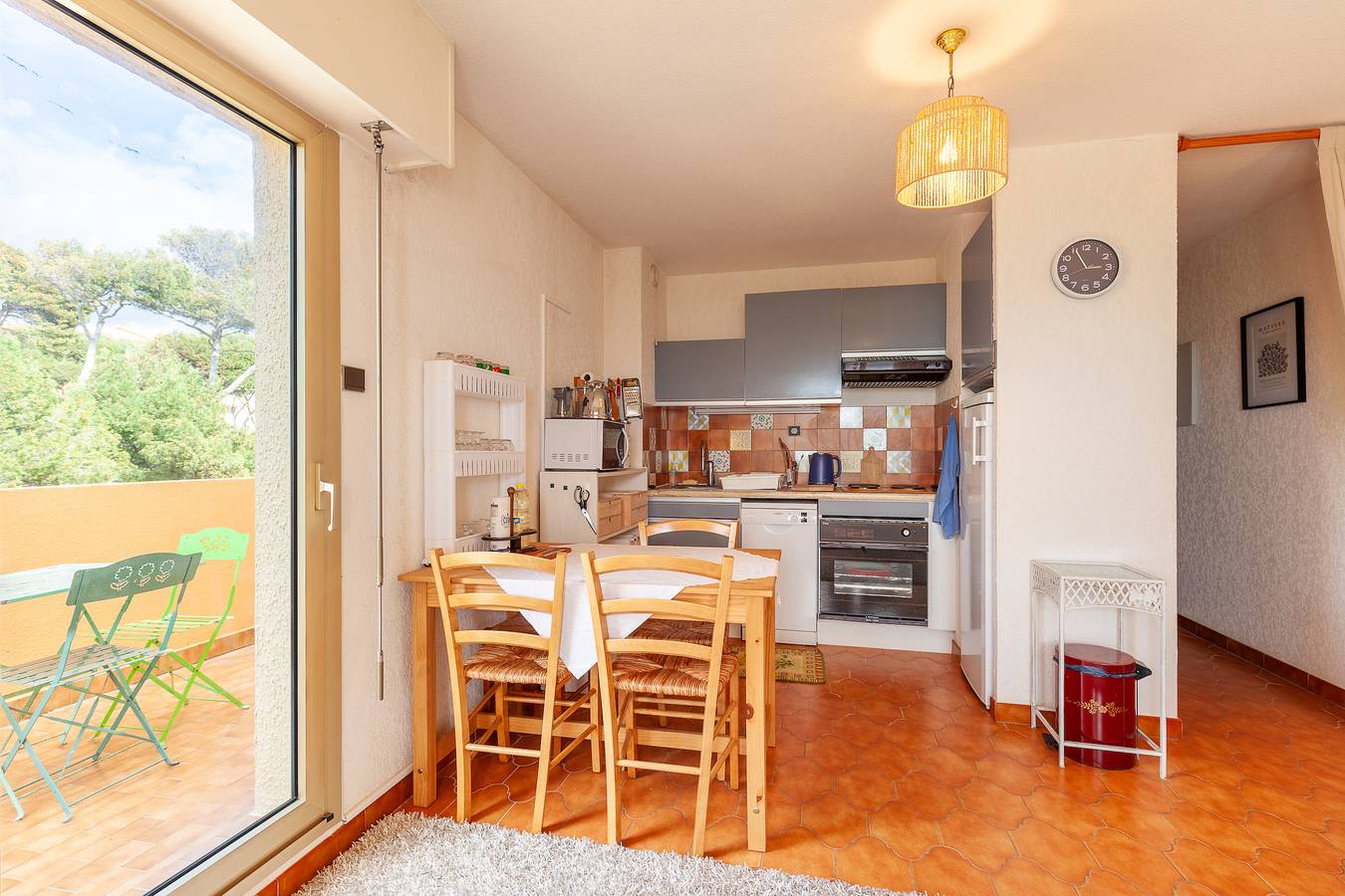 Apartamento entero, Apartamento '4 Personnes' con terraza compartida y jardín privado in La Coudoulière, Six-Fours-les-Plages