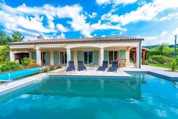 Cottage pour 6 personnes, avec jacuzzi ainsi que jardin et terrasse à Les Salelles
