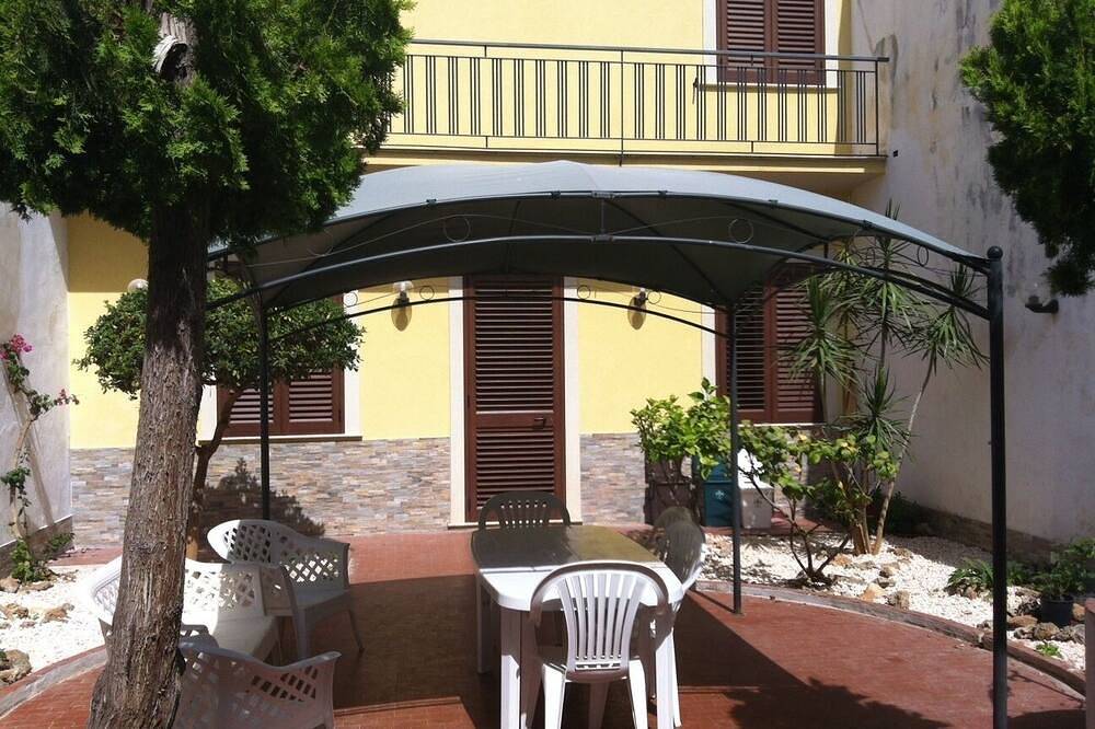 Casa vacanza a Vallo di Mazara a partire da 158€ a notte