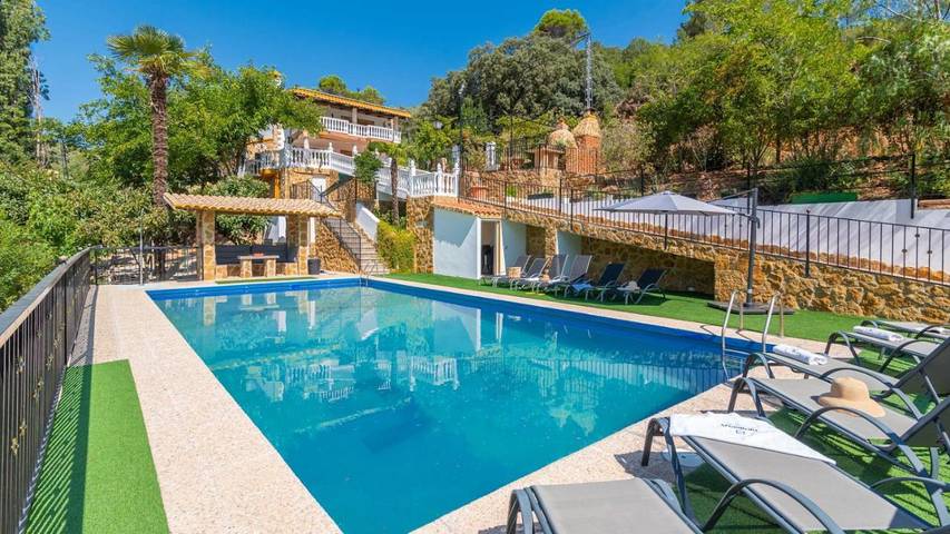 Casa rural para 28 personas, con piscina y terraza en Villanueva del Arzobispo
